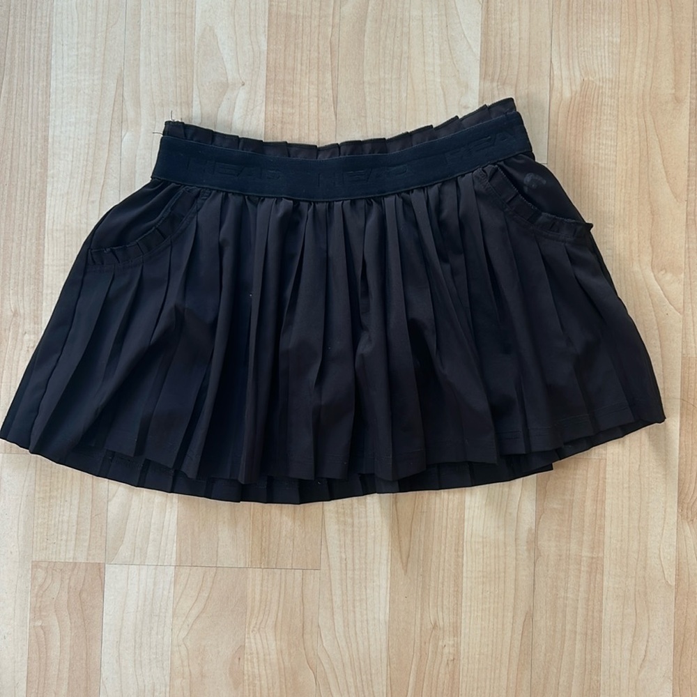 Head XS Black Pleated/Ruffled Tennis Skirt with Built in Shorts and Pockets